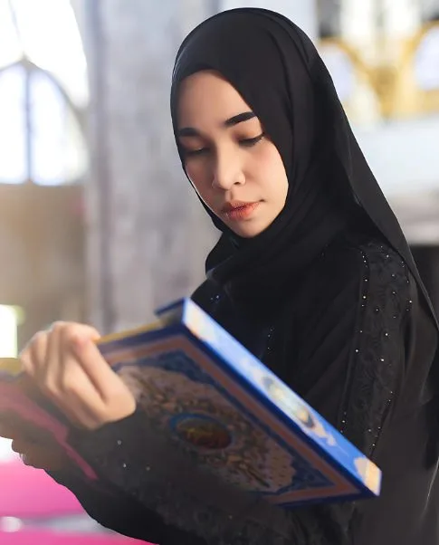 Young Muslim girl learning online Quran classes with Tajweed in USA and UK